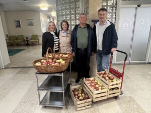Podjela jabuka članova Foruma seniora SDP-a KKŽ