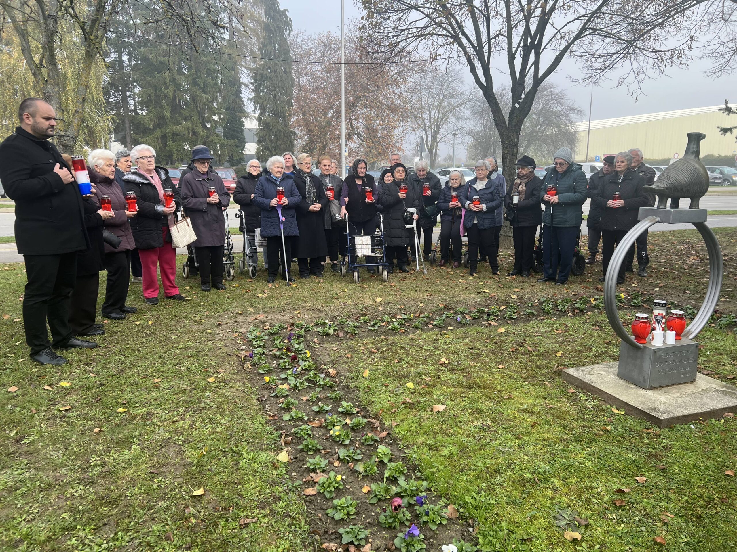 Paljenje lampaša kod Vučedolske golubice na Lenišću